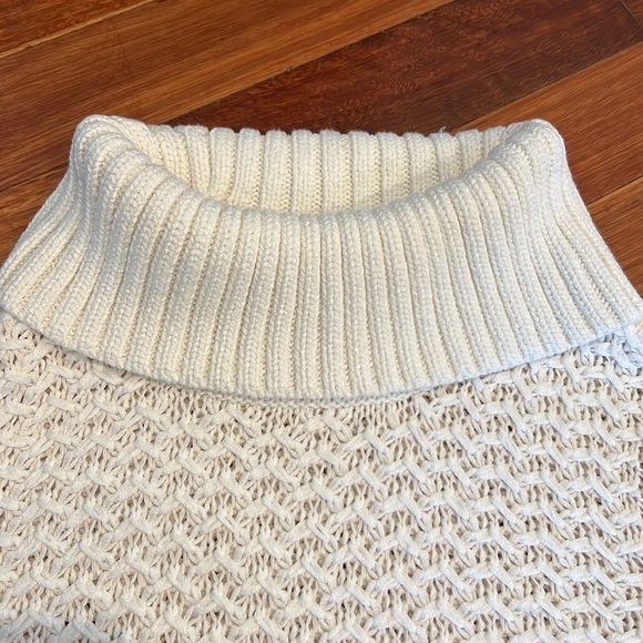 ⭐️ L.L. Bean Signature Turtleneck Shortsleeve Sweater Size Small - Picture 2 of 6